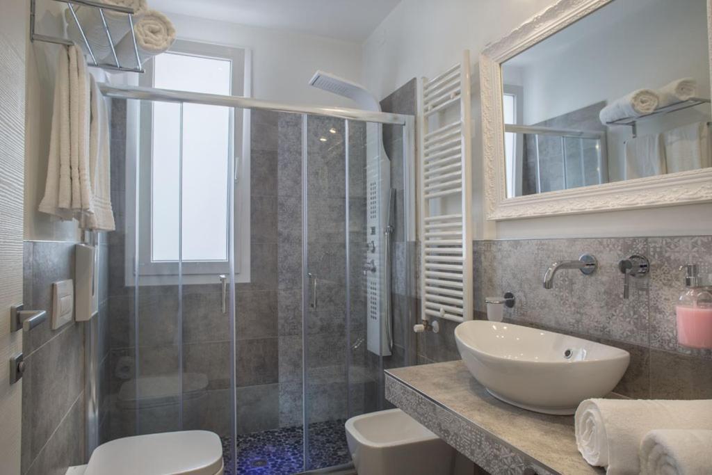 White Suite & Apartments Bellaria-Igea Marina Exteriör bild