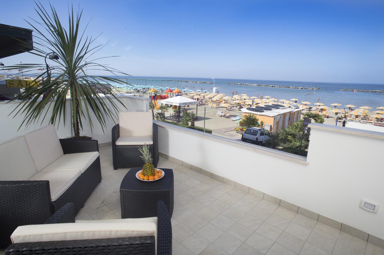 White Suite & Apartments Bellaria-Igea Marina Exteriör bild