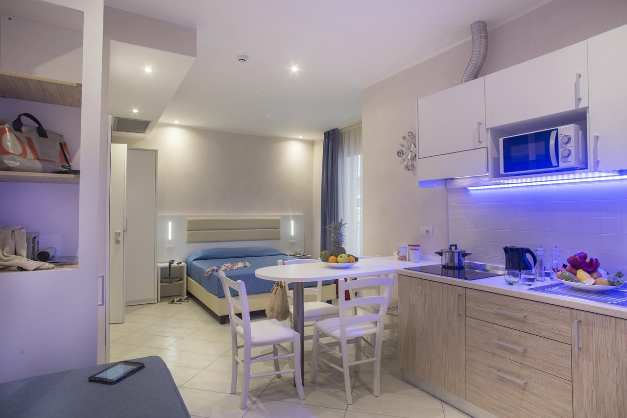 White Suite & Apartments Bellaria-Igea Marina Exteriör bild