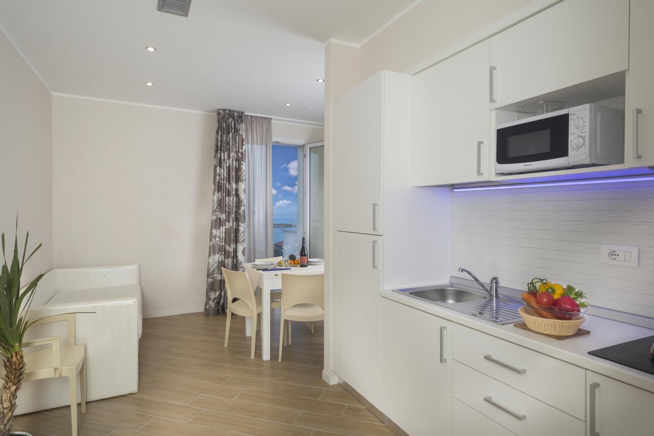 White Suite & Apartments Bellaria-Igea Marina Exteriör bild