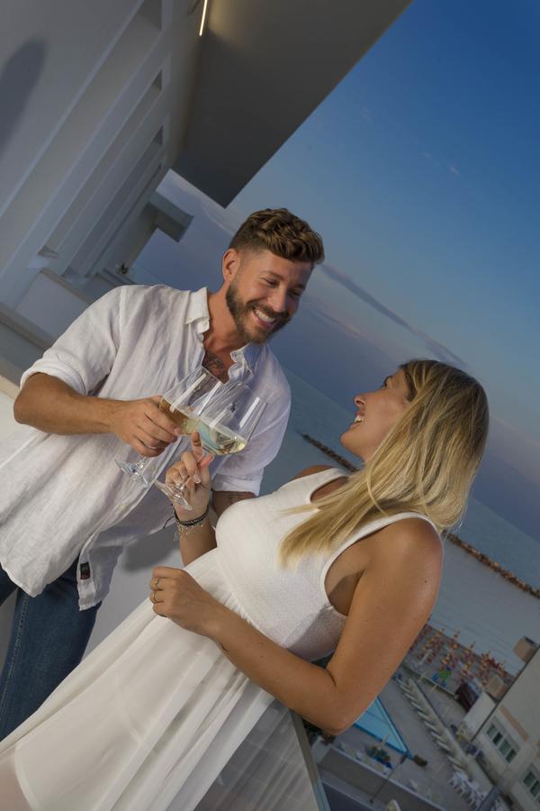 White Suite & Apartments Bellaria-Igea Marina Exteriör bild