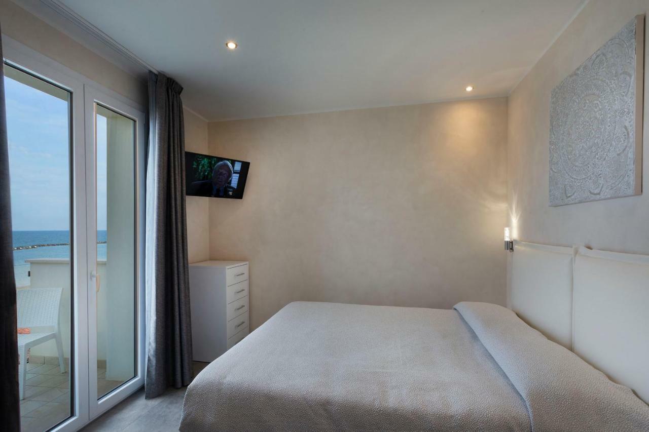 White Suite & Apartments Bellaria-Igea Marina Exteriör bild