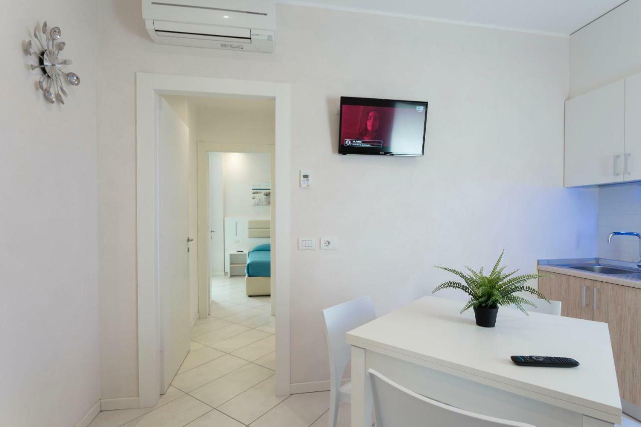 White Suite & Apartments Bellaria-Igea Marina Exteriör bild